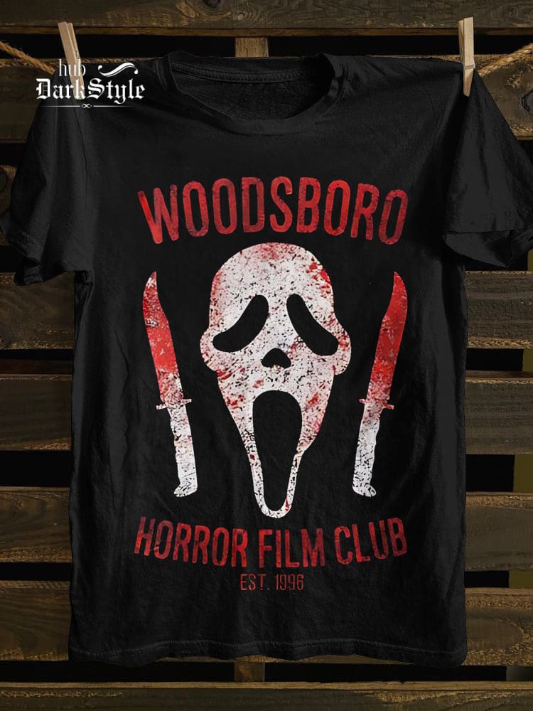 Lässiges T-Shirt mit Kunstdruck von Woodsboro Horror Film Club 